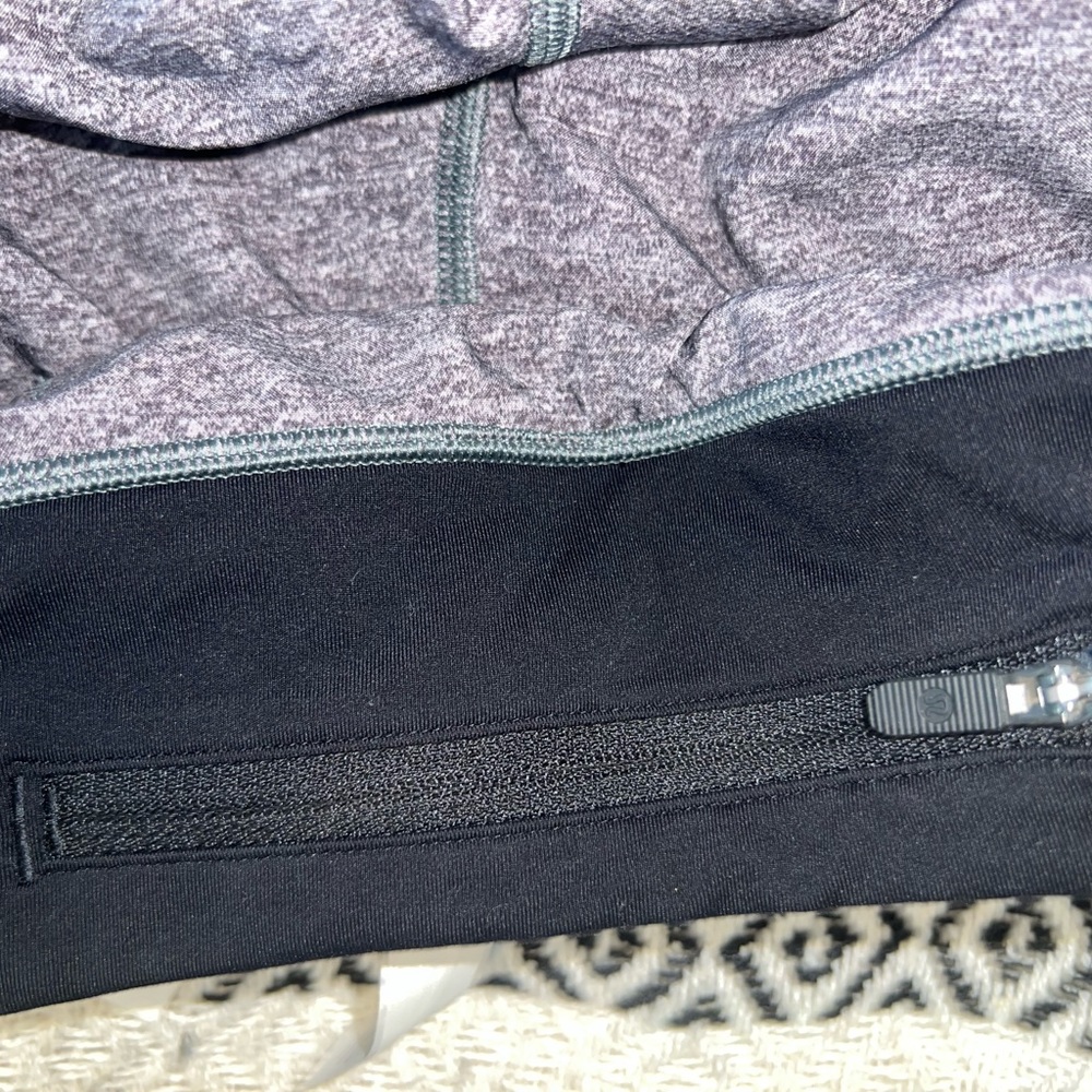 🍋 Lululemon size 8 shorts 🍋 - Picture 4 of 5